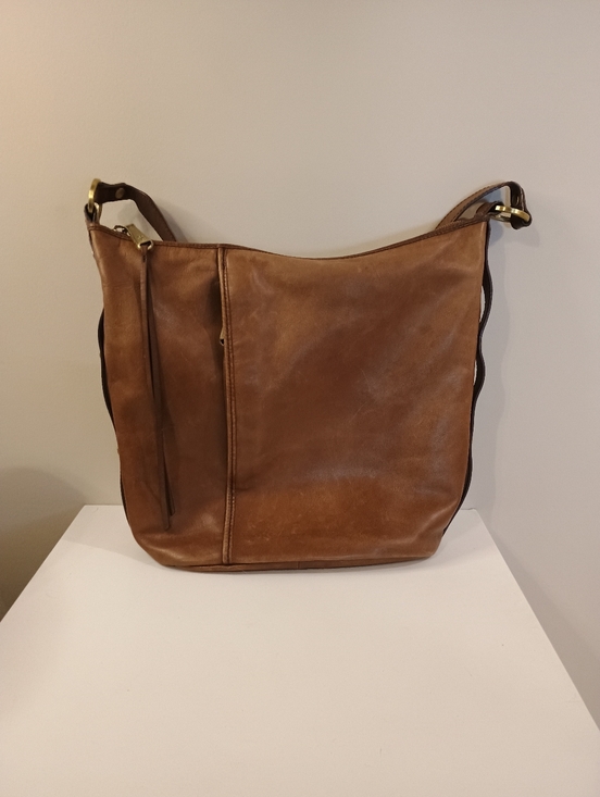 HOBO Handbags - Hobo Brand Classic Tan Leather Boho Shoulder Bag